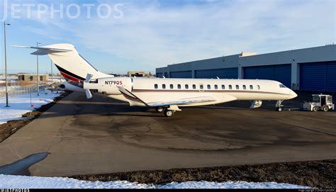 www.netjets.com.